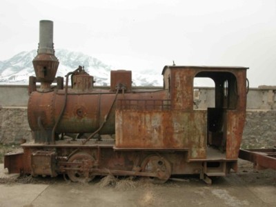 Lokomotive in Sichtweite des Darul-aman-Palastes