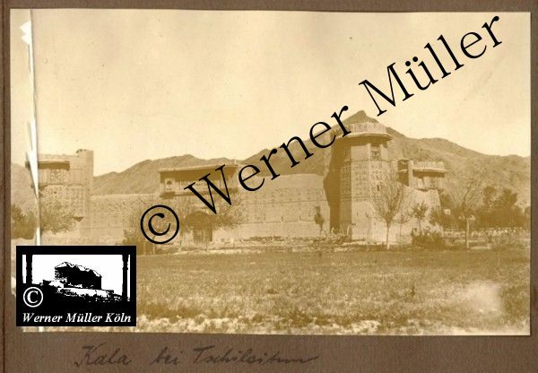 Foto Wilhelm Rieck , Afghanistan, Darulaman, Darul-Aman, Berlin, 1922, Amanullah, Rieck, Kabul, Tape-Taj-Beg, Maass, Harten, Standke, Plessen, Kandahar, Horten, harten, Bau, Palast, Bazar, Timur Schah, Partschin, Parschin, Teheran, Persien, Iran, aden, Vesuv, Neapel, Bombay, Maass, Bagman, Grobba, Gerber, Burg, wandgemälde, Königszimmer, Elefantenrennen, Bünte, Fensterblick, Winter, Reiterverein, Grantham, Suraija, Turmzimmer, Suez, Lyzeum, Schlüterstr, Berlin, Sancoussi, Potsdam, Schlossdächer, Schlossdach, Schachpartner, Kupfterdächer, Kupfterdach, Königlich Afghanischen Gesandtschaft, Berlin-Moabit, Alim Khan, Emir von Buchara, Lalander, Thaj Mahal, Agra, Parron, Baron Plessen, Mehl-Bazar, Mehlhändler, Obsthändler, Zuckerbäcker, Silberschmiede, Habibullah, Bank Ottoman, Pulverfabrik, Uran-Wiederaufbereitungsanlagen, F13, Gallipoli, 