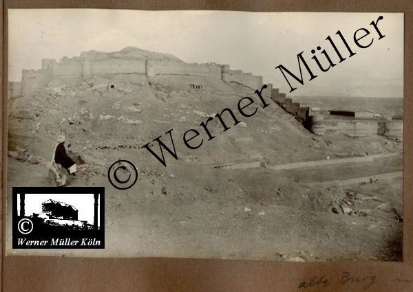 Foto Wilhelm Rieck , Afghanistan, Darulaman, Darul-Aman, Berlin, 1922, Amanullah, Rieck, Kabul, Tape-Taj-Beg, Maass, Harten, Standke, Plessen, Kandahar, Horten, harten, Bau, Palast, Bazar, Timur Schah, Partschin, Parschin, Teheran, Persien, Iran, aden, Vesuv, Neapel, Bombay, Maass, Bagman, Grobba, Gerber, Burg, wandgemälde, Königszimmer, Elefantenrennen, Bünte, Fensterblick, Winter, Reiterverein, Grantham, Suraija, Turmzimmer, Suez, Lyzeum, Schlüterstr, Berlin, Sancoussi, Potsdam, Schlossdächer, Schlossdach, Schachpartner, Kupfterdächer, Kupfterdach, Königlich Afghanischen Gesandtschaft, Berlin-Moabit, Alim Khan, Emir von Buchara, Lalander, Thaj Mahal, Agra, Parron, Baron Plessen, Mehl-Bazar, Mehlhändler, Obsthändler, Zuckerbäcker, Silberschmiede, Habibullah, Bank Ottoman, Pulverfabrik, Uran-Wiederaufbereitungsanlagen, F13, Gallipoli, 