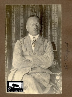 Foto Wilhelm Rieck , Afghanistan, Darulaman, Darul-Aman, Berlin, 1922, Amanullah, Rieck, Kabul, Tape-Taj-Beg, Maass, Harten, Standke, Plessen, Kandahar, Horten, harten, Bau, Palast, Bazar, Timur Schah, Partschin, Parschin, Teheran, Persien, Iran, aden, Vesuv, Neapel, Bombay, Maass, Bagman, Grobba, Gerber, Burg, wandgemälde, Königszimmer, Elefantenrennen, Bünte, Fensterblick, Winter, Reiterverein, Grantham, Suraija, Turmzimmer, Suez, Lyzeum, Schlüterstr, Berlin, Sancoussi, Potsdam, Schlossdächer, Schlossdach, Schachpartner, Kupfterdächer, Kupfterdach, Königlich Afghanischen Gesandtschaft, Berlin-Moabit, Alim Khan, Emir von Buchara, Lalander, Thaj Mahal, Agra, Parron, Baron Plessen, Mehl-Bazar, Mehlhändler, Obsthändler, Zuckerbäcker, Silberschmiede, Habibullah, Bank Ottoman, Pulverfabrik, Uran-Wiederaufbereitungsanlagen, F13, Gallipoli, 