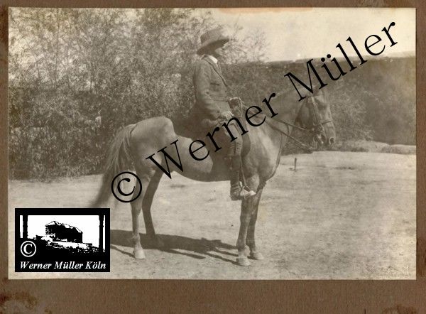 Foto Wilhelm Rieck , Afghanistan, Darulaman, Darul-Aman, Berlin, 1922, Amanullah, Rieck, Kabul, Tape-Taj-Beg, Maass, Harten, Standke, Plessen, Kandahar, Horten, harten, Bau, Palast, Bazar, Timur Schah, Partschin, Parschin, Teheran, Persien, Iran, aden, Vesuv, Neapel, Bombay, Maass, Bagman, Grobba, Gerber, Burg, wandgemälde, Königszimmer, Elefantenrennen, Bünte, Fensterblick, Winter, Reiterverein, Grantham, Suraija, Turmzimmer, Suez, Lyzeum, Schlüterstr, Berlin, Sancoussi, Potsdam, Schlossdächer, Schlossdach, Schachpartner, Kupfterdächer, Kupfterdach, Königlich Afghanischen Gesandtschaft, Berlin-Moabit, Alim Khan, Emir von Buchara, Lalander, Thaj Mahal, Agra, Parron, Baron Plessen, Mehl-Bazar, Mehlhändler, Obsthändler, Zuckerbäcker, Silberschmiede, Habibullah, Bank Ottoman, Pulverfabrik, Uran-Wiederaufbereitungsanlagen, F13, Gallipoli, 