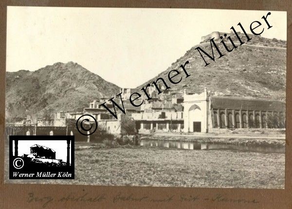 Zeitkanone, Stundenkanone, Foto Wilhelm Rieck , Afghanistan, Darulaman, Darul-Aman, Berlin, 1922, Amanullah, Rieck, Kabul, Tape-Taj-Beg, Maass, Harten, Standke, Plessen, Kandahar, Horten, harten, Bau, Palast, Bazar, Timur Schah, Partschin, Parschin, Teheran, Persien, Iran, aden, Vesuv, Neapel, Bombay, Maass, Bagman, Grobba, Gerber, Burg, wandgemälde, Königszimmer, Elefantenrennen, Bünte, Fensterblick, Winter, Reiterverein, Grantham, Suraija, Turmzimmer, Suez, Lyzeum, Schlüterstr, Berlin, Sancoussi, Potsdam, Schlossdächer, Schlossdach, Schachpartner, Kupfterdächer, Kupfterdach, Königlich Afghanischen Gesandtschaft, Berlin-Moabit, Alim Khan, Emir von Buchara, Lalander, Thaj Mahal, Agra, Parron, Baron Plessen, Mehl-Bazar, Mehlhändler, Obsthändler, Zuckerbäcker, Silberschmiede, Habibullah, Bank Ottoman, Pulverfabrik, Uran-Wiederaufbereitungsanlagen, F13, Gallipoli, 