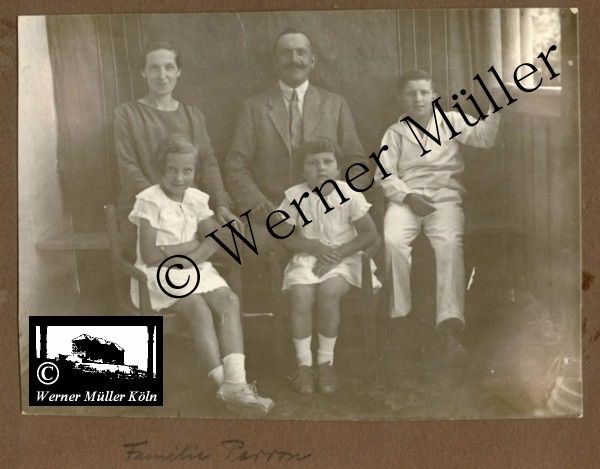 Perron, Foto Wilhelm Rieck , Afghanistan, Darulaman, Darul-Aman, Berlin, 1922, Amanullah, Rieck, Kabul, Tape-Taj-Beg, Maass, Harten, Standke, Plessen, Kandahar, Horten, harten, Bau, Palast, Bazar, Timur Schah, Partschin, Parschin, Teheran, Persien, Iran, aden, Vesuv, Neapel, Bombay, Maass, Bagman, Grobba, Gerber, Burg, wandgemälde, Königszimmer, Elefantenrennen, Bünte, Fensterblick, Winter, Reiterverein, Grantham, Suraija, Turmzimmer, Suez, Lyzeum, Schlüterstr, Berlin, Sancoussi, Potsdam, Schlossdächer, Schlossdach, Schachpartner, Kupfterdächer, Kupfterdach, Königlich Afghanischen Gesandtschaft, Berlin-Moabit, Alim Khan, Emir von Buchara, Lalander, Thaj Mahal, Agra, Parron, Baron Plessen, Mehl-Bazar, Mehlhändler, Obsthändler, Zuckerbäcker, Silberschmiede, Habibullah, Bank Ottoman, Pulverfabrik, Uran-Wiederaufbereitungsanlagen, F13, Gallipoli, 