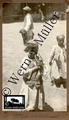 Foto Wilhelm Rieck , Afghanistan, Darulaman, Darul-Aman, Berlin, 1922, Amanullah, Rieck, Kabul, Tape-Taj-Beg, Maass, Harten, Standke, Plessen, Kandahar, Horten, harten, Bau, Palast, Bazar, Timur Schah, Partschin, Parschin, Teheran, Persien, Iran, aden, Vesuv, Neapel, Bombay, Maass, Bagman, Grobba, Gerber, Burg, wandgemälde, Königszimmer, Elefantenrennen, Bünte, Fensterblick, Winter, Reiterverein, Grantham, Suraija, Turmzimmer, Suez, Lyzeum, Schlüterstr, Berlin, Sancoussi, Potsdam, Schlossdächer, Schlossdach, Schachpartner, Kupfterdächer, Kupfterdach, Königlich Afghanischen Gesandtschaft, Berlin-Moabit, Alim Khan, Emir von Buchara, Lalander, Thaj Mahal, Agra, Parron, Baron Plessen, Mehl-Bazar, Mehlhändler, Obsthändler, Zuckerbäcker, Silberschmiede, Habibullah, Bank Ottoman, Pulverfabrik, Uran-Wiederaufbereitungsanlagen, F13, Gallipoli, 